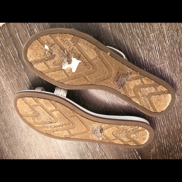 White Vince Camuto sandals - Picture 3 of 4